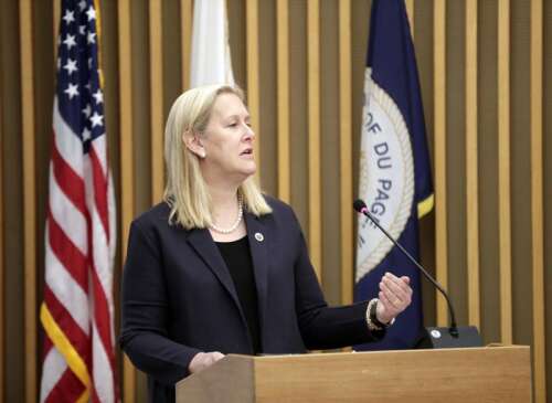 Highland Park mayor repeats calls for stricter gun laws in meeting with ...