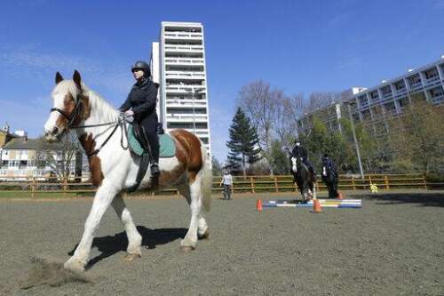 AP PHOTOS: London riding club inspires children to saddle up