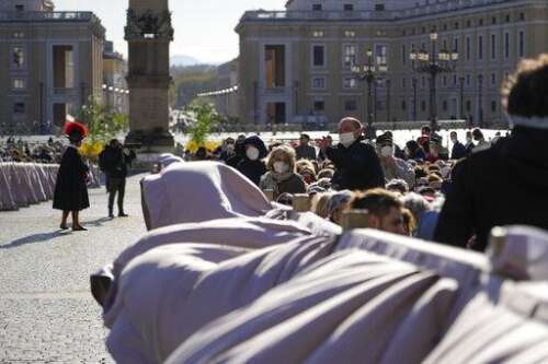 Pope Francis calls for an Easter truce in Ukraine