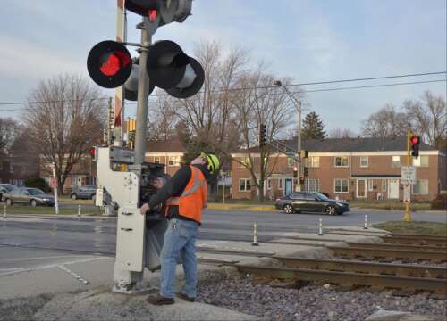 Metra train strikes car in Arlington Heights