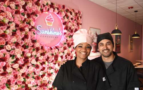 Elgin couple turns home-based side business into retail cupcake shop - Vimarsana News