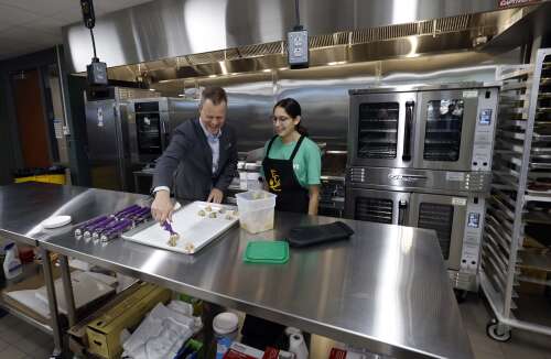 Elk Grove High School opens .6 million culinary lab