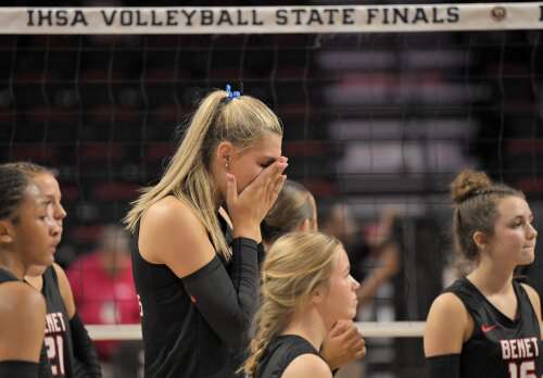 Girls volleyball: Marist beats Benet in 4A state final for second ...