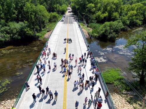Libertyville emergency crews conduct search on river after empty kayak discovered