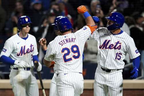 Stewart hits a 3-run homer to lead the Mets past the Cubs 4-2 - Vimarsana News