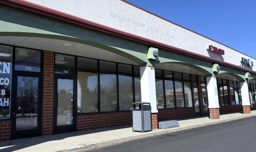 Will golf simulators fill vacant storefront in Mundelein?