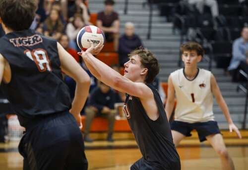 Boys volleyball: After tight first set, WW South pulls away in second to sweep Wheaton North, improve to 24-2 and take DuKane lead