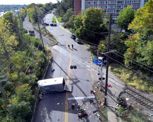 ‘A perfect storm of problems': Feds dig into gate flaw and crew fatigue in deadly Elgin train crash