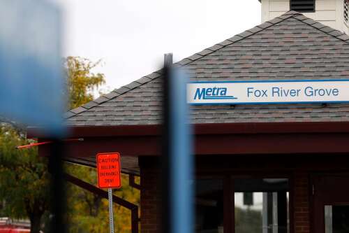 Busload of migrants dropped in Fox River Grove early Saturday morning - Vimarsana News