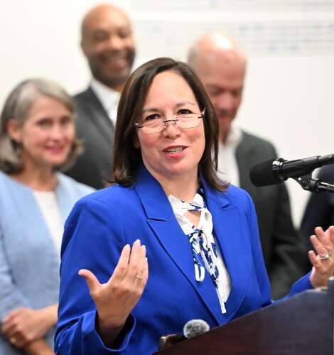 Pritzker signs public school cellphone ban into law