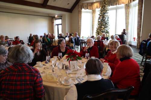 Northbrook seniors gather for festive holiday party with live music, raffle prizes - Vimarsana News