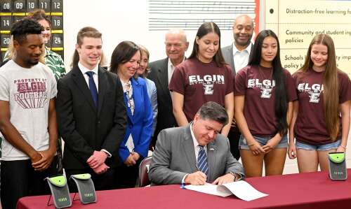 Pritzker signs public school cellphone ban into law