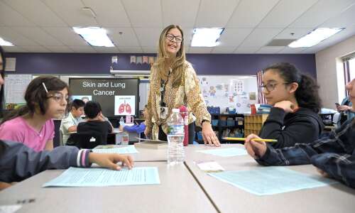 Community rallies behind U-46 teacher in urgent need of a kidney