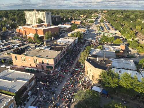 Cruise nights and summer concert series returns to downtown Lombard for its 25th season - Vimarsana News