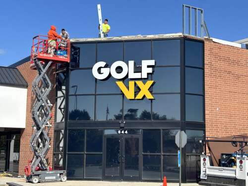 Indoor golf simulator opens this month in Arlington Heights