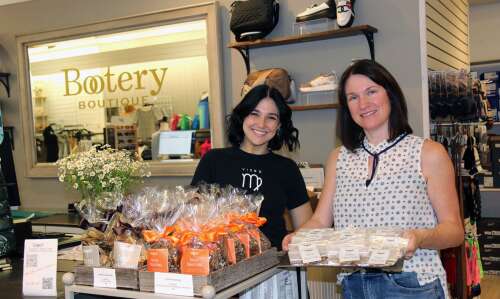 Tenth Annual MainSweet Dessert Walk offers sweet samples and shopping in downtown Libertyville