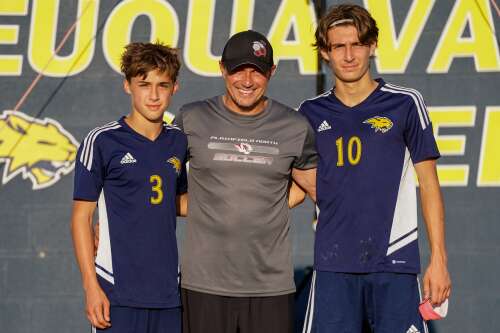 Neuqua Valley’s Gavin Majewski records an assist, but the Loyola recruit’s father wins final meeting