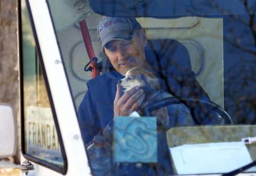 Puppy love: How the friendship between a suburban postal carrier and a Chihuahua became a social media sensation - Vimarsana News