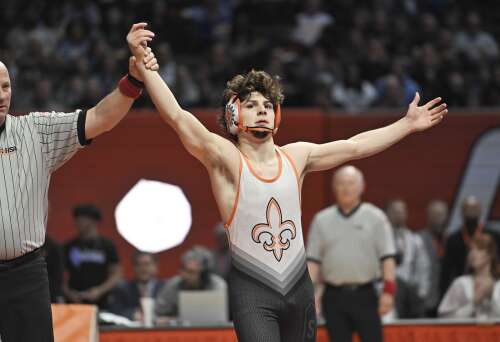 Boys wrestling: St. Charles East's Davino completes 4-peat; Carrigan wins Glenbard West's 1st title in 58 years - Vimarsana News