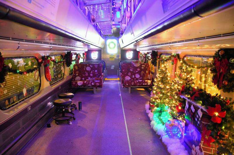 Get your tickets for Metra's holiday trains