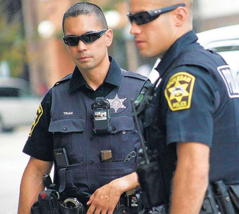 Body Cameras for Police and Security - Motorola Solutions