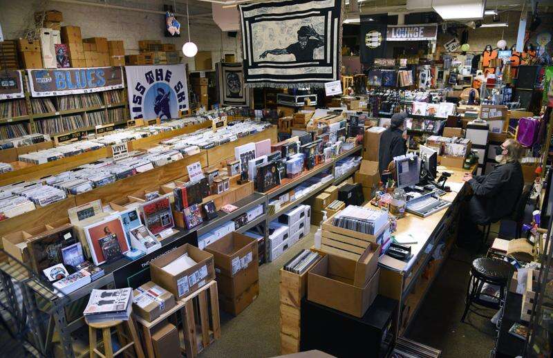 Constable: Neither 8-tracks nor CDs nor virus can scratch vinyl market