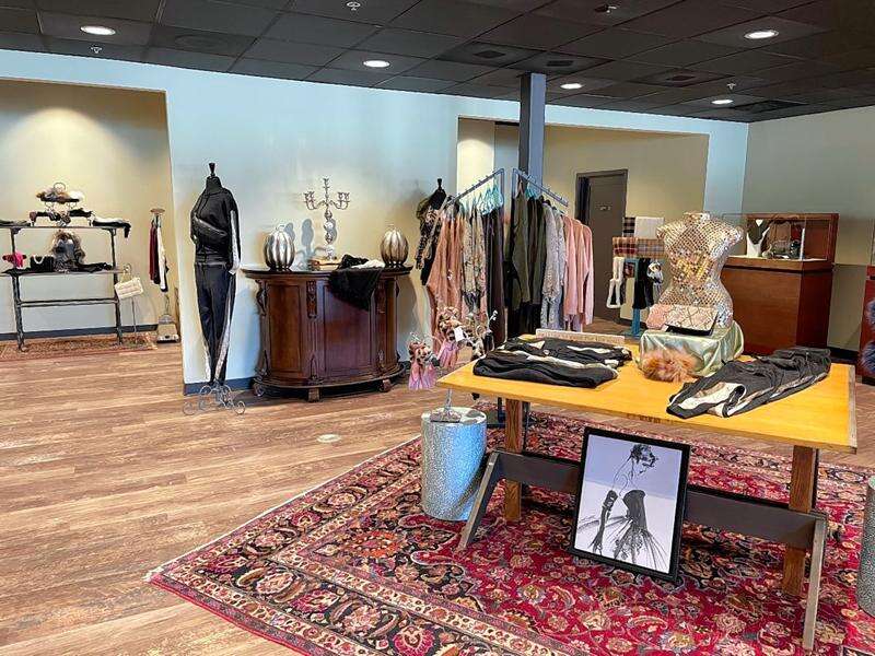Kay hollis jewelers top