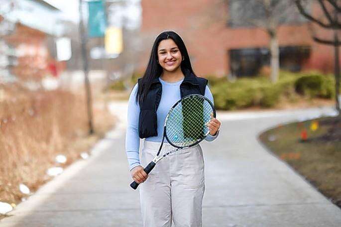 Extracurricular' star turns into badminton player in new series