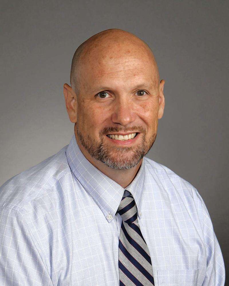 Loyola Academy grad dad named new Ramblers football coach