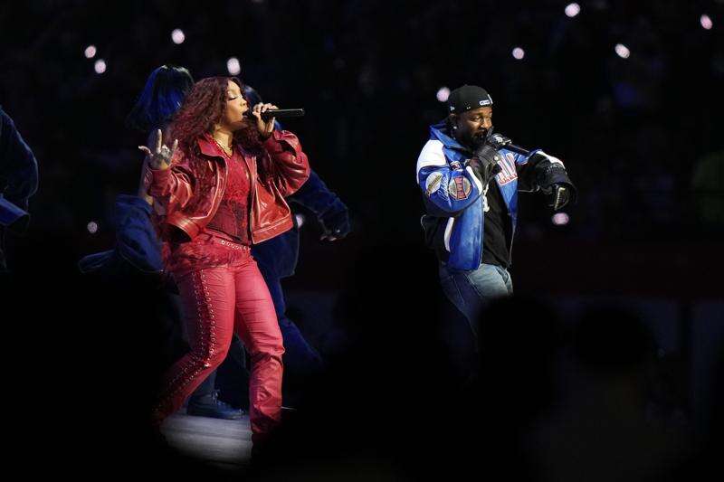 Review: Kendrick Lamar brings America and 'Not Like Us' into history-making Super  Bowl halftime show