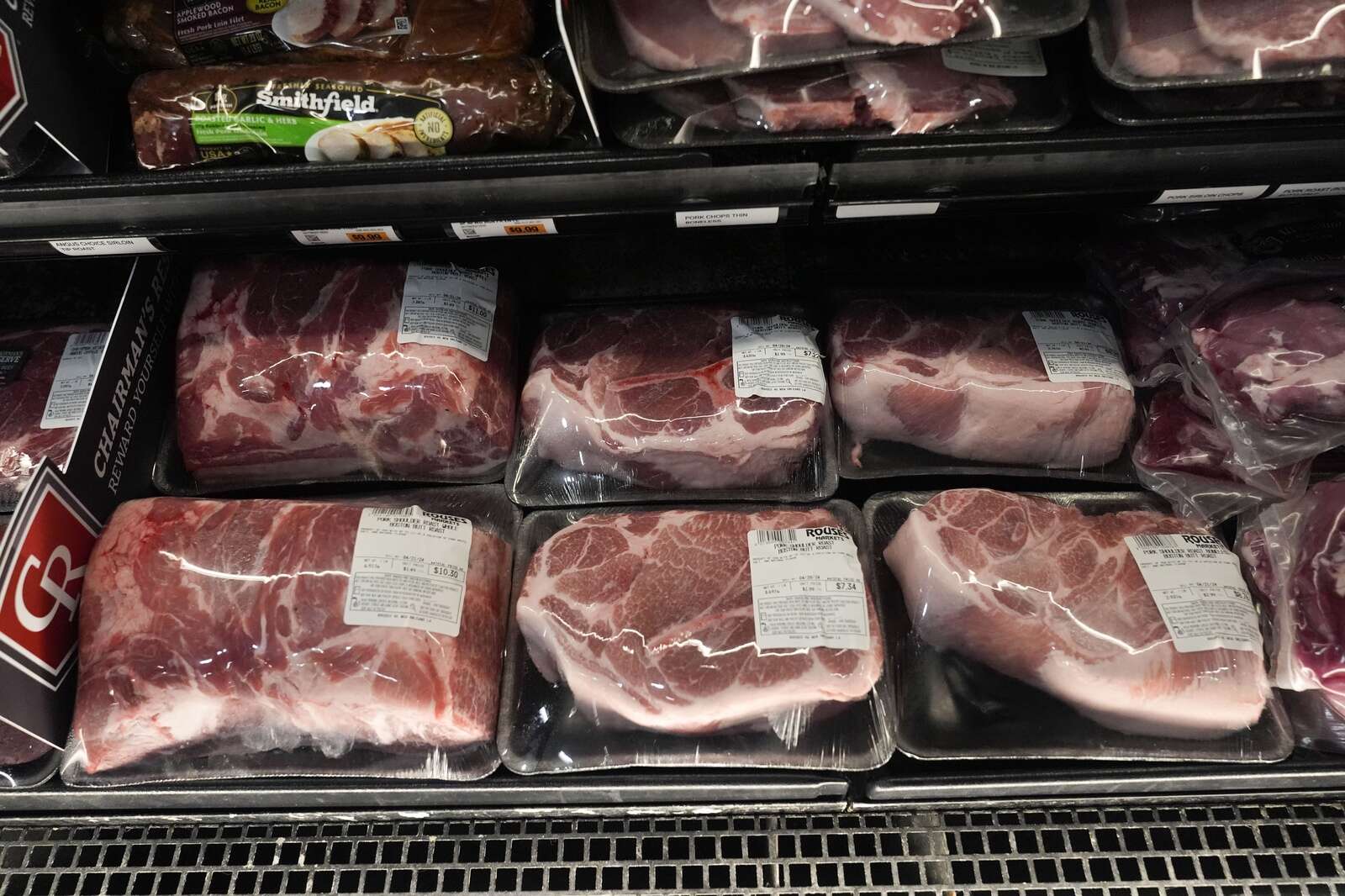 Some Illinois grocery chains are embracing crate-free pork, while others have yet to make the switch