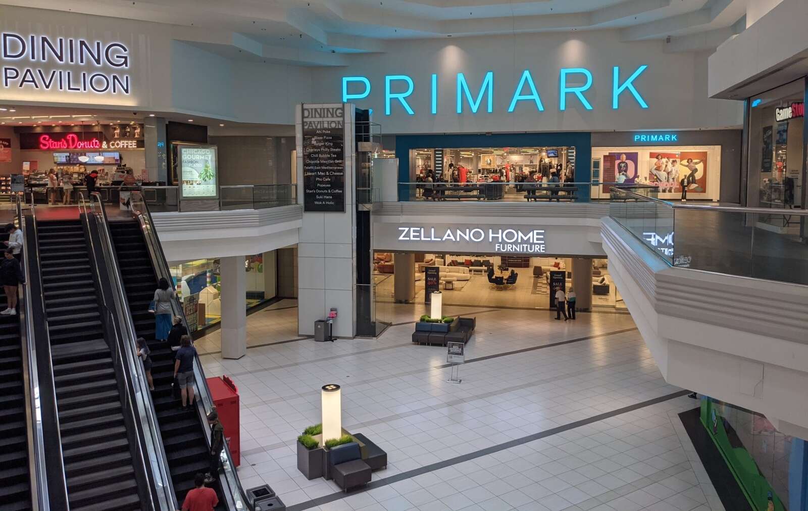 Furniture store claims portion of former Sears store at Woodfield Mall