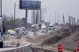 The Illinois tollway faces a lawsuit over breach of contract involving rebuilding a major interchange.