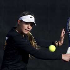 Girls tennis: York’s Coan impresses on opening day of state tournament