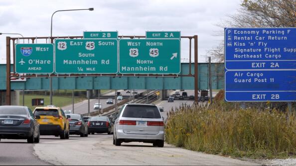 Drivers who illegally park on expressway shoulder lanes near O’Hare International Airport waiting to pick up passengers could soon face a pricey fine.