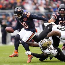 Bears coach Johnson debating when to just let QB Williams be himself