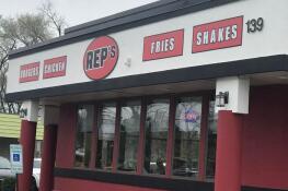 Rep’s Burgers, which recently opened in the former Arby’s location at 139 N. Northwest Highway, Palatine, will be adding a seasonal outdoor seating area.