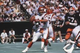 Cincinnati Bengals quarterback Ken Anderson gets ready to throw the ball down the field during a game.